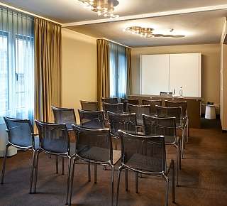 Bestuhlung im großen Meetingraum im Hotel Continental Park in Luzern