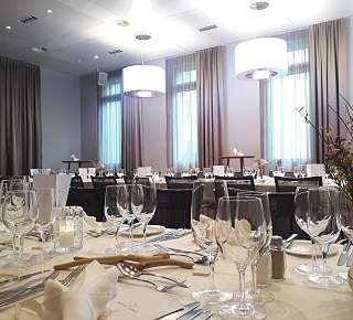 Banquet table at Hotel Continental Park